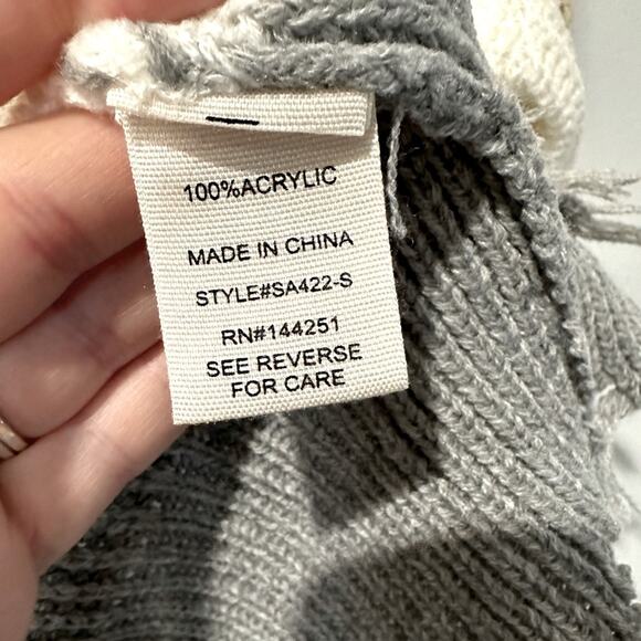 Moon & Madison Beige White Gray Striped Distressed Sweater Cut out Back Size L - Picture 6 of 6